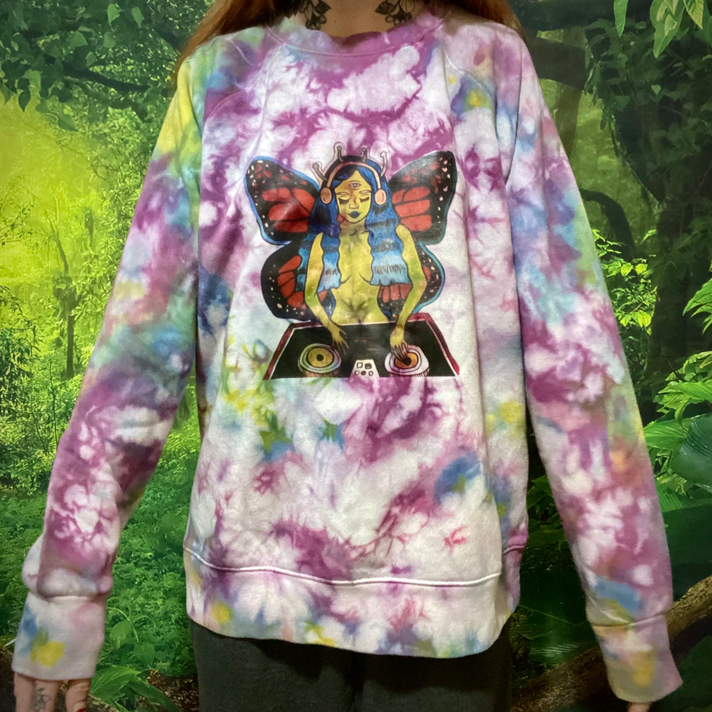 Alien Butterfly DJ Tie Dye Sweatshirt Medium